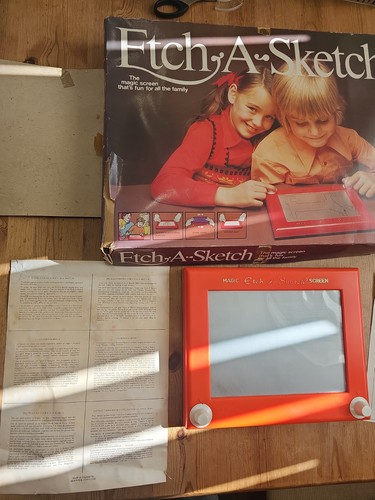 Vintage etch sketch a box - in,